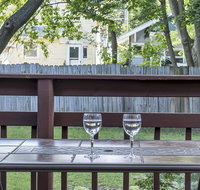 2 Decks  Grill Near MSU - Accommodation Los Angeles