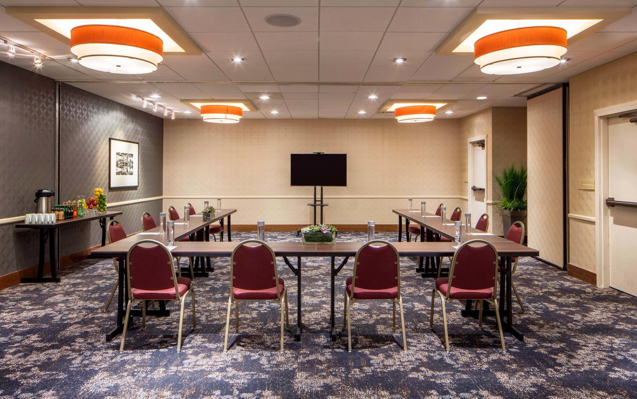 DoubleTree Suites By Hilton Minneapolis - thumb 1