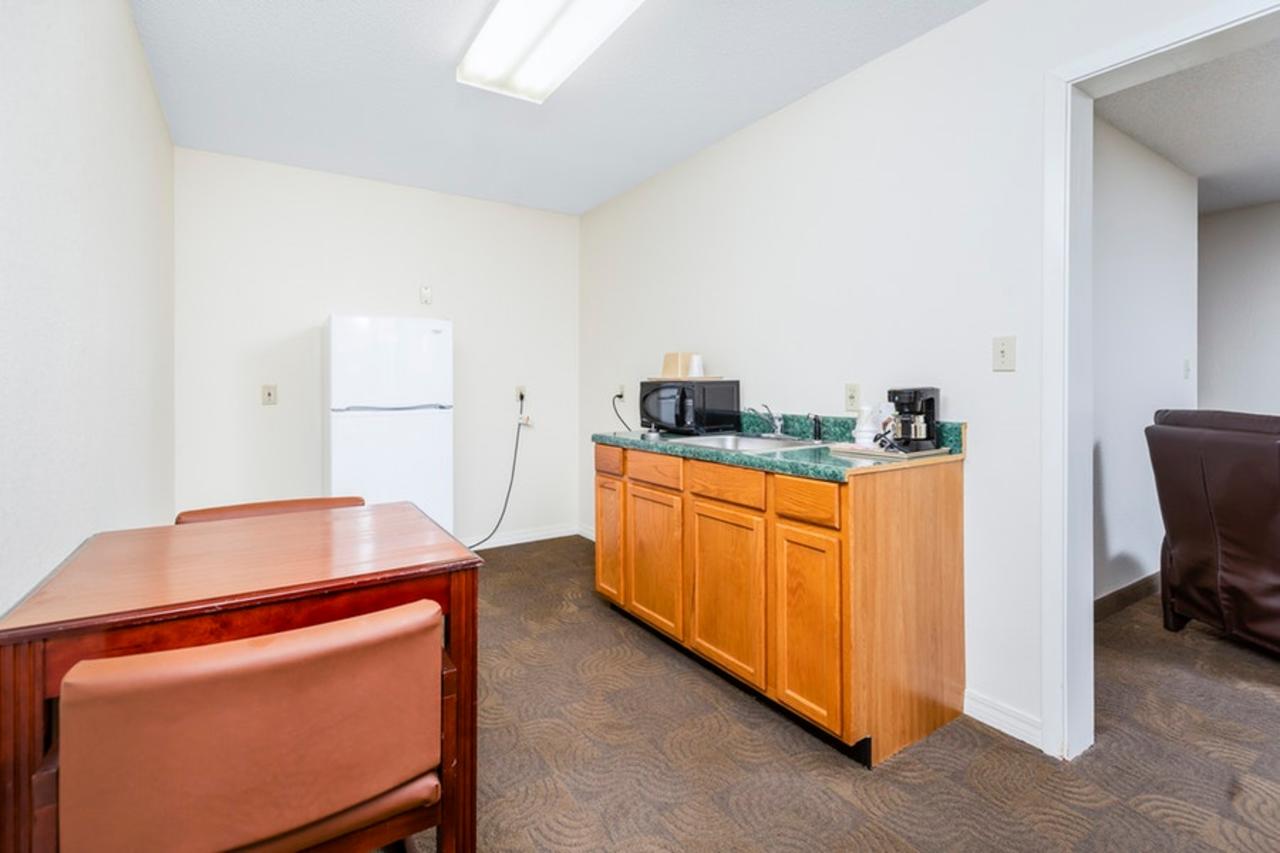 Regency Inn & Suites Biloxi - thumb 25