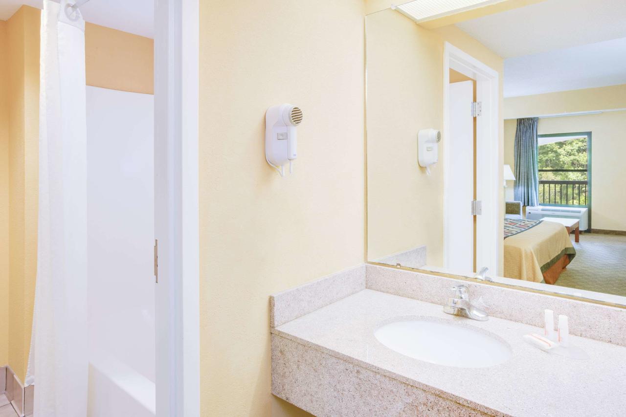 Super 8 By Wyndham Diberville Biloxi Area - thumb 22