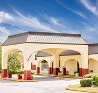 Days Inn & Suites by Wyndham Starkville - Accommodation Los Angeles