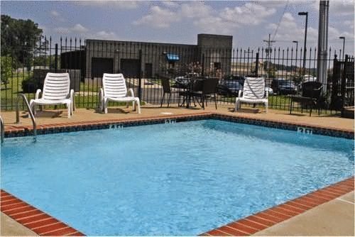 Home Gate Inn & Suites - thumb 1