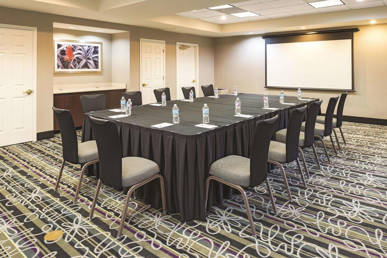 La Quinta By Wyndham St. Louis Westport - thumb 6