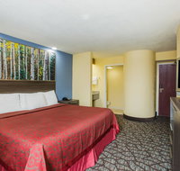 Days Inn by Wyndham Blue Springs - Accommodation Los Angeles