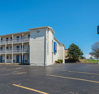 Motel 6 Blue Springs - Accommodation Los Angeles