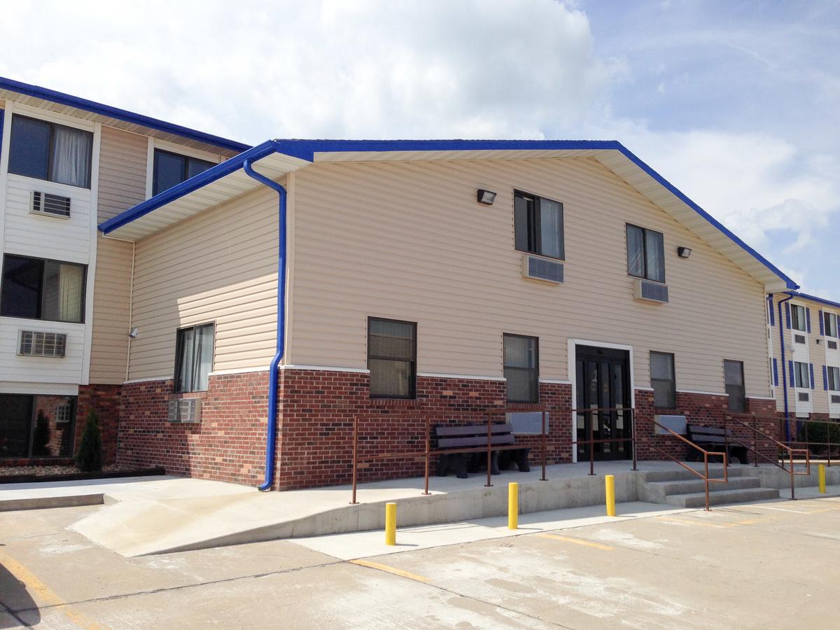 Motel 6 Hotel State Fair - thumb 1