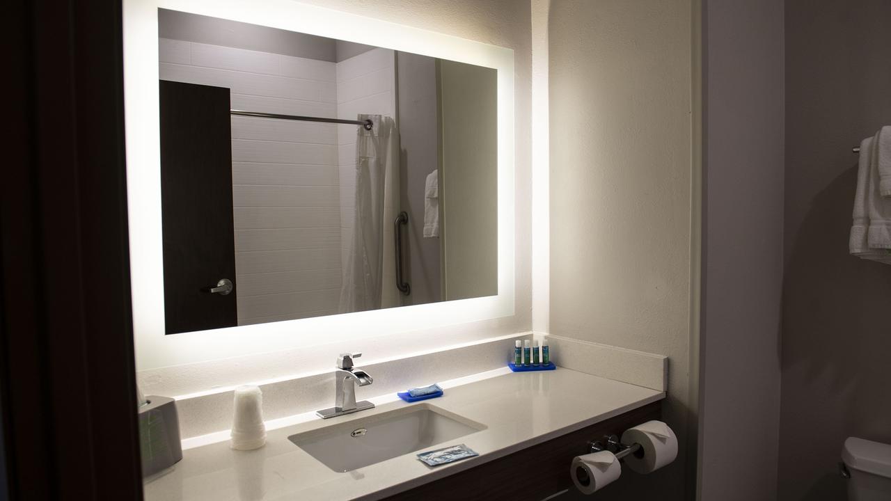 Holiday Inn Express Hotel & Suites Sedalia - thumb 17