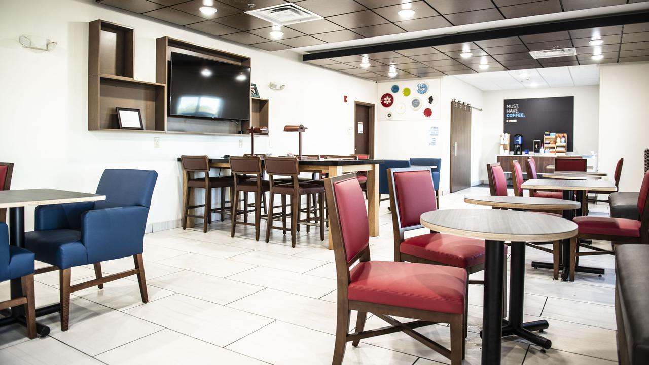 Holiday Inn Express Hotel & Suites Sedalia - thumb 24