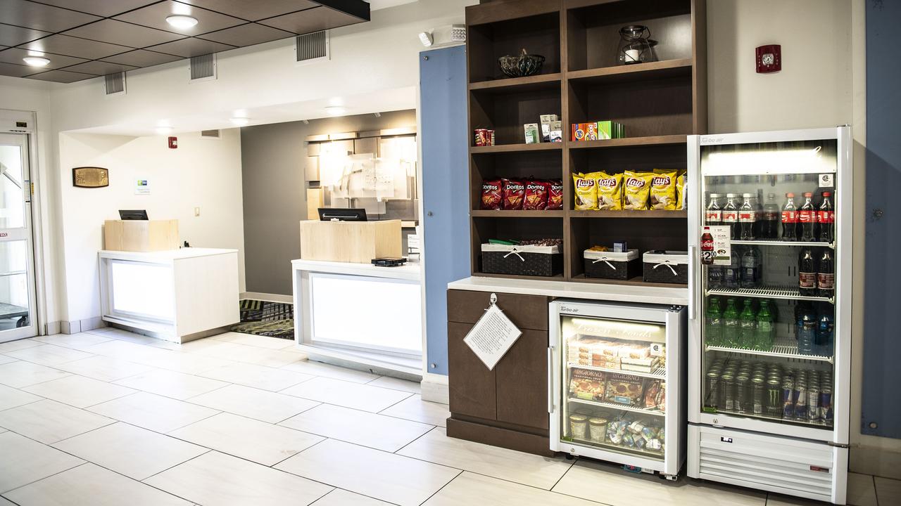 Holiday Inn Express Hotel & Suites Sedalia - thumb 10