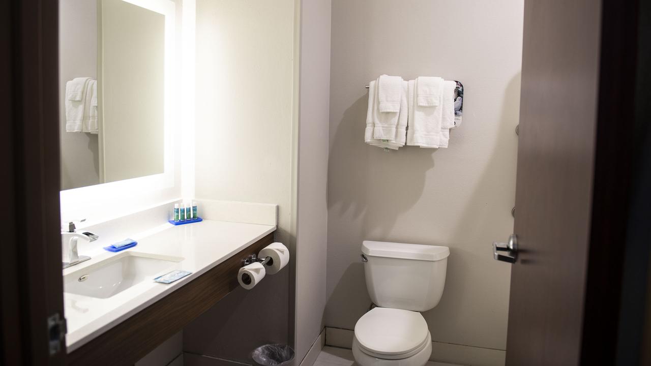 Holiday Inn Express Hotel & Suites Sedalia - thumb 5