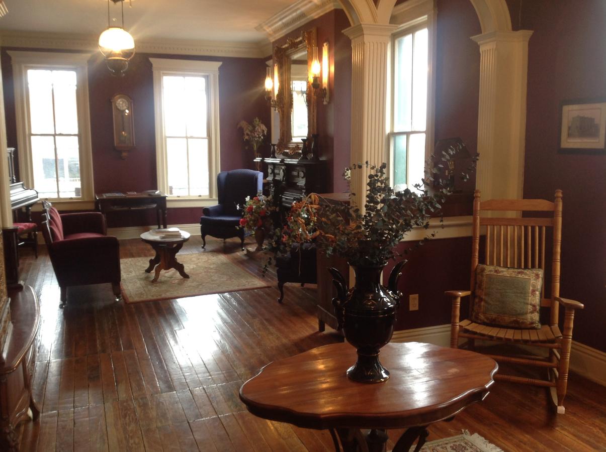 Iron Horse Hotel And Restaurant - thumb 5