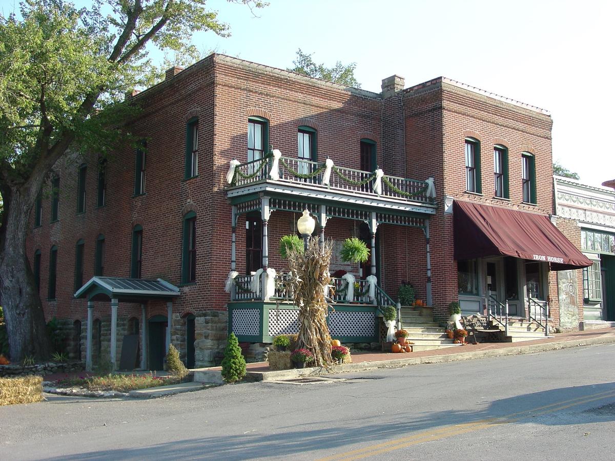 Iron Horse Hotel And Restaurant - thumb 0