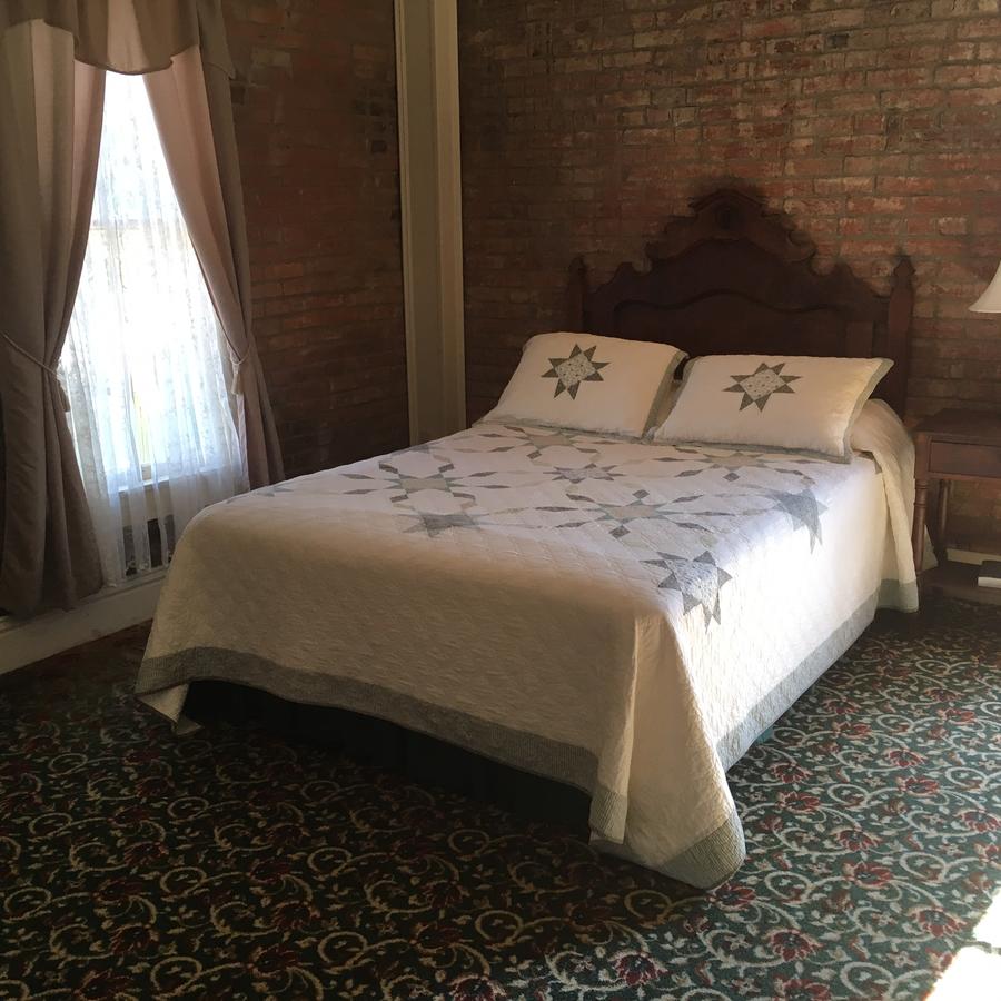 Iron Horse Hotel And Restaurant - thumb 1