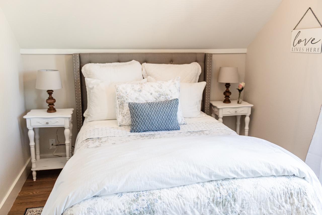 The Farmhouse Inn & Kitchen, 2 Blocks From Downtown Whitefish, Montana - thumb 3