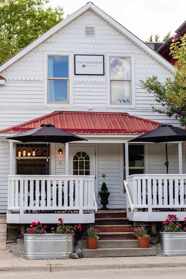 The Farmhouse Inn & Kitchen, 2 Blocks From Downtown Whitefish, Montana - thumb 0