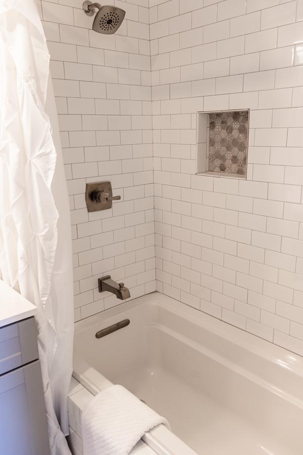 The Farmhouse Inn & Kitchen, 2 Blocks From Downtown Whitefish, Montana - thumb 9