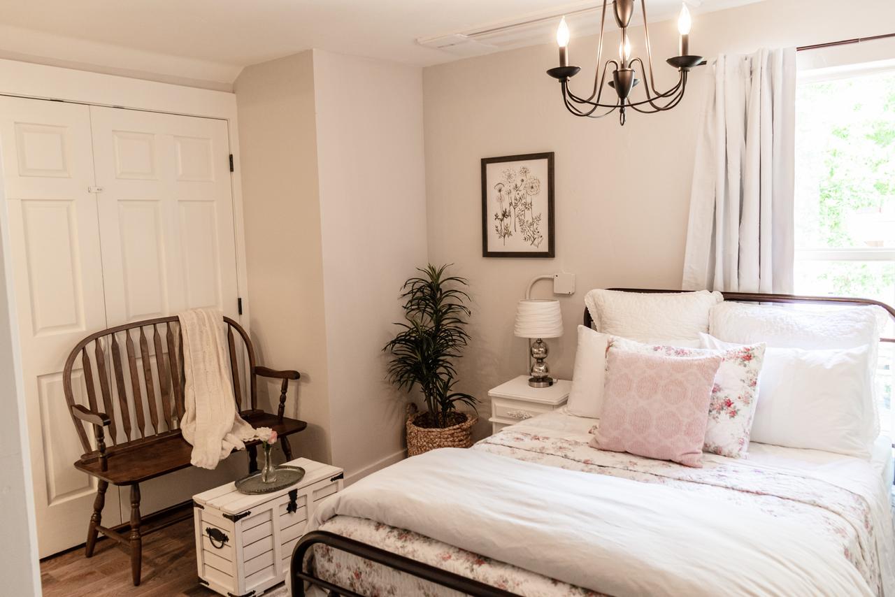 The Farmhouse Inn & Kitchen, 2 Blocks From Downtown Whitefish, Montana - thumb 5