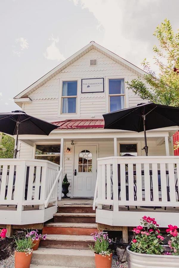 The Farmhouse Inn & Kitchen, 2 Blocks From Downtown Whitefish, Montana - thumb 1