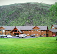 Yellowstone Village Inn and Suites - Accommodation Los Angeles