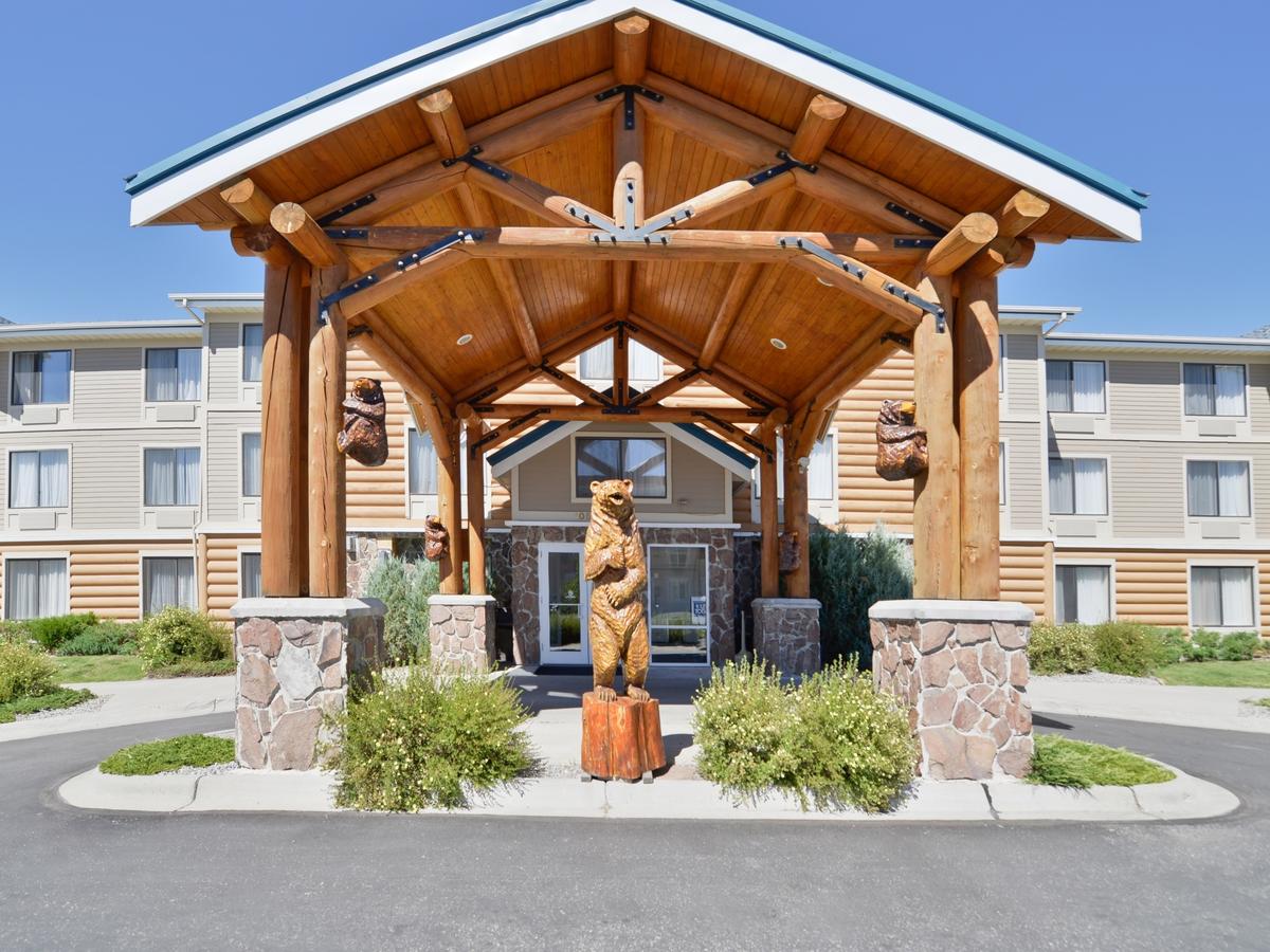 Clubhouse Inn - thumb 0