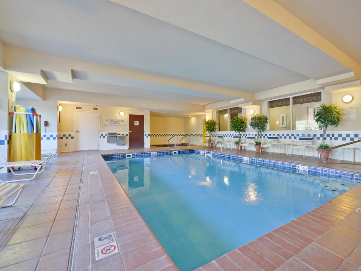 Clubhouse Inn - thumb 1