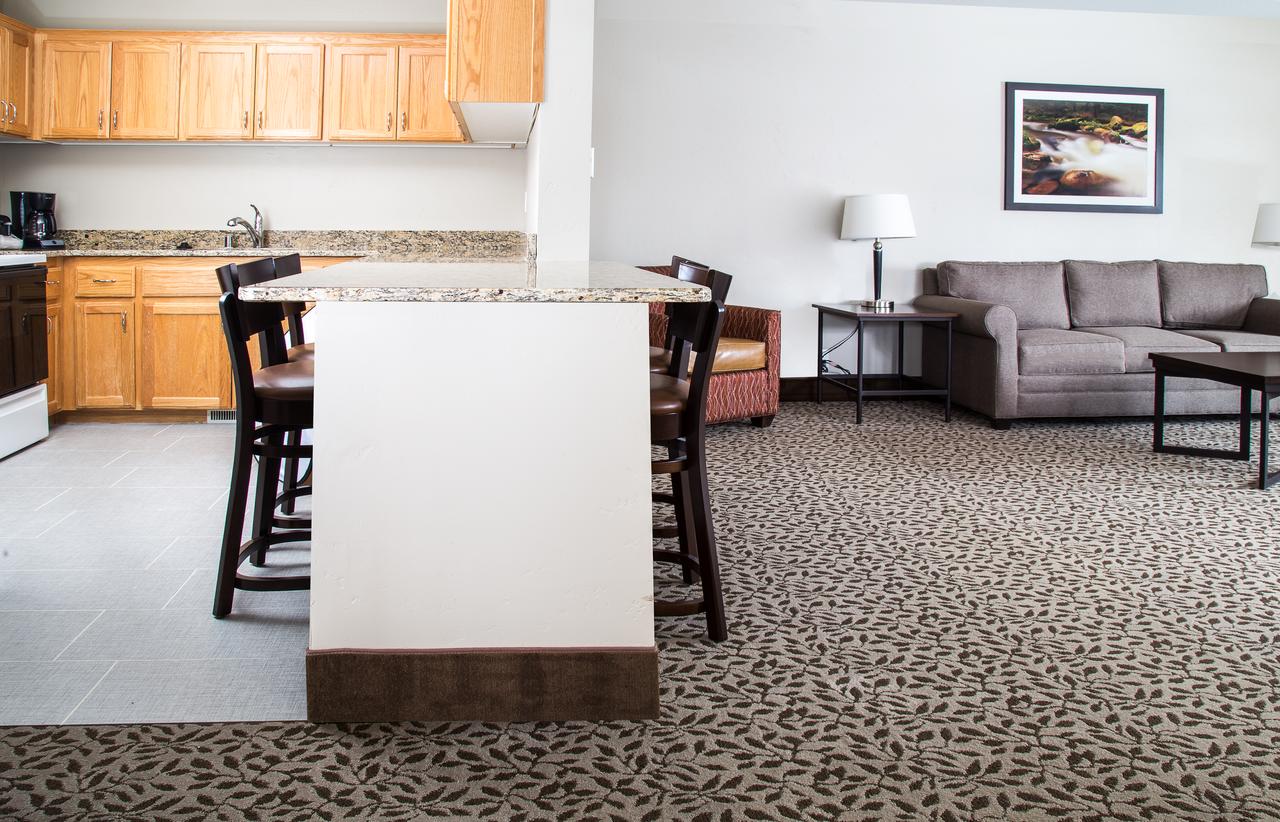 Gray Wolf Inn & Suites - thumb 17