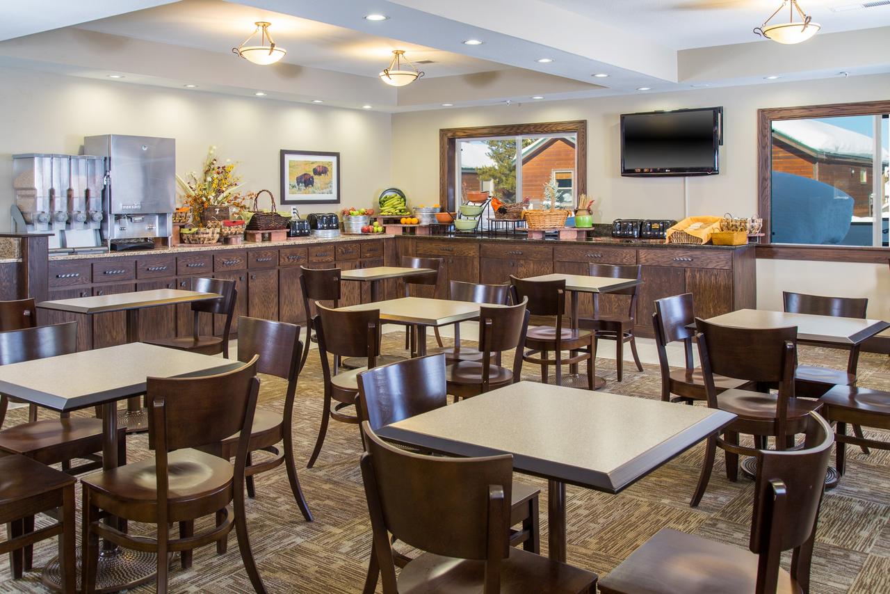 Gray Wolf Inn & Suites - thumb 28