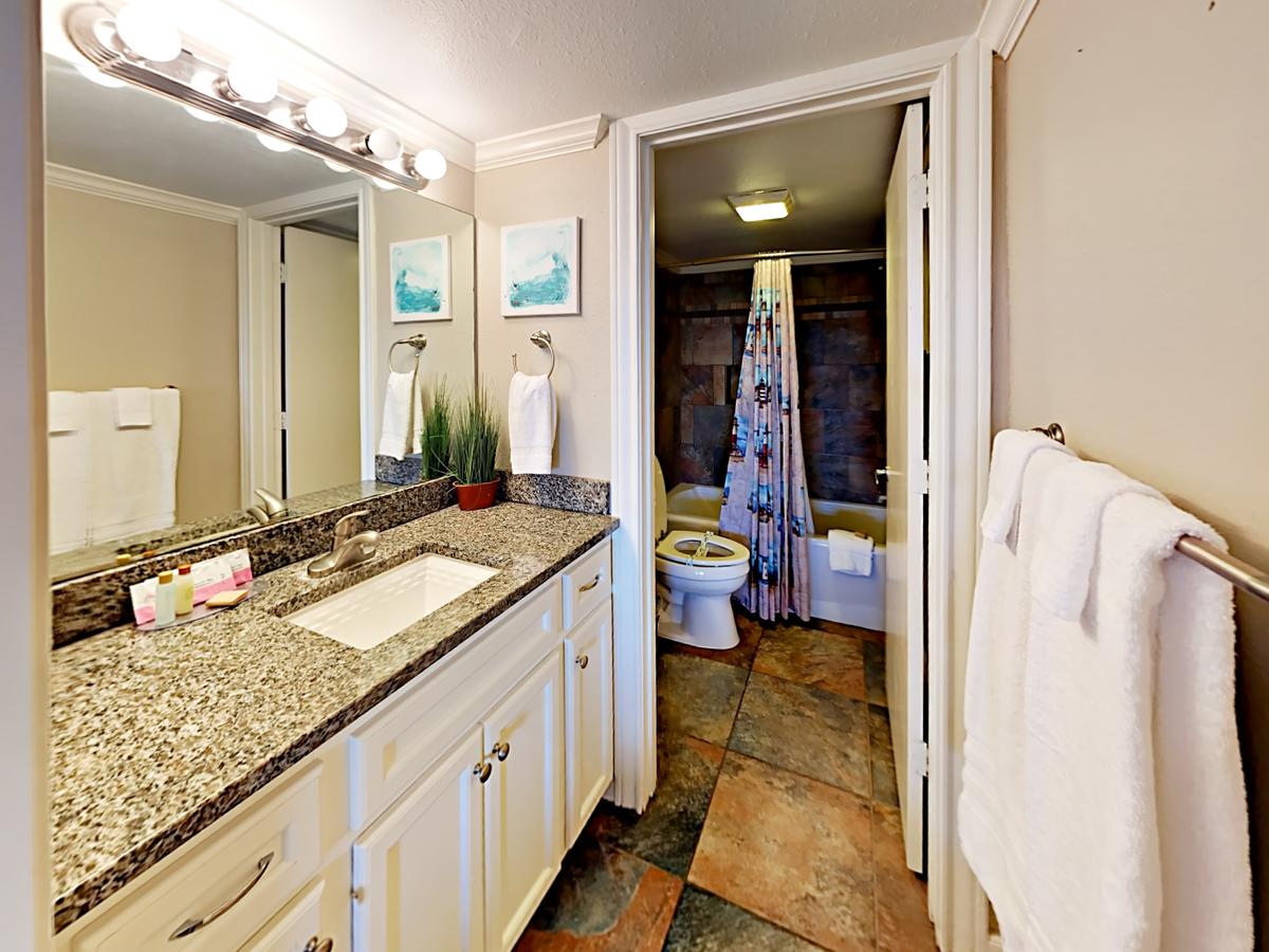 141 Sea Breeze - One Bedroom Condo - thumb 4