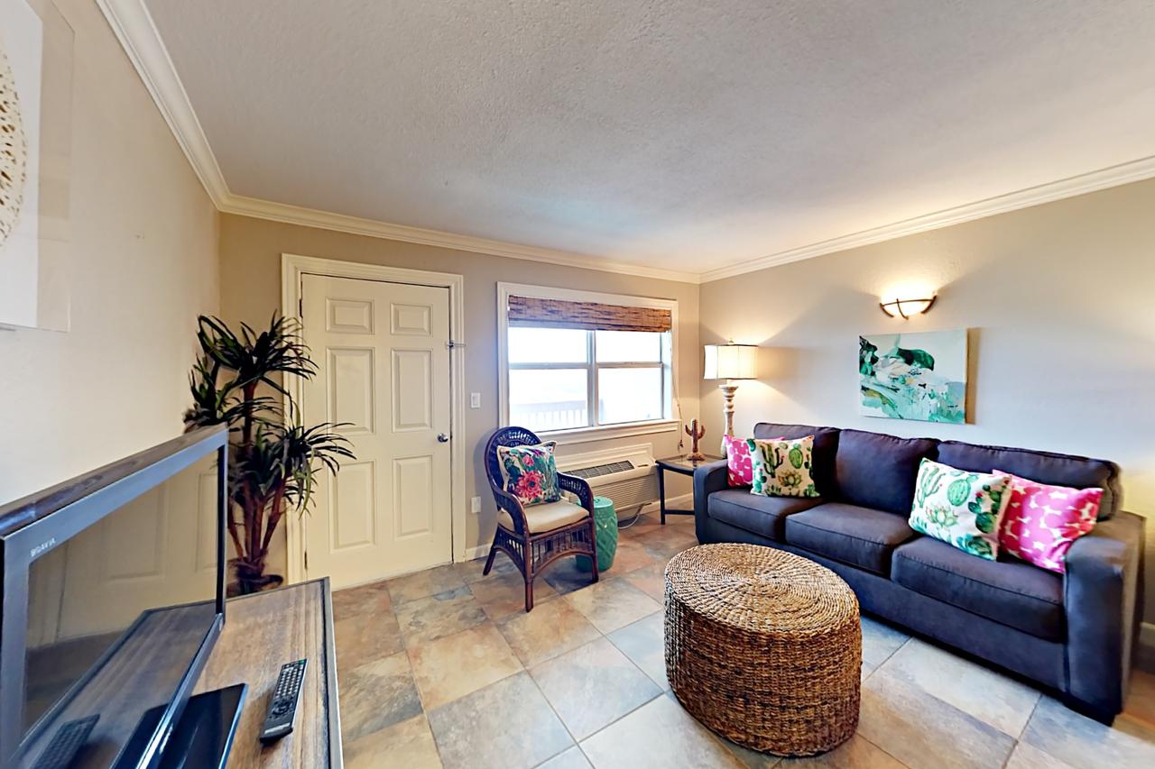 141 Sea Breeze - One Bedroom Condo - thumb 11