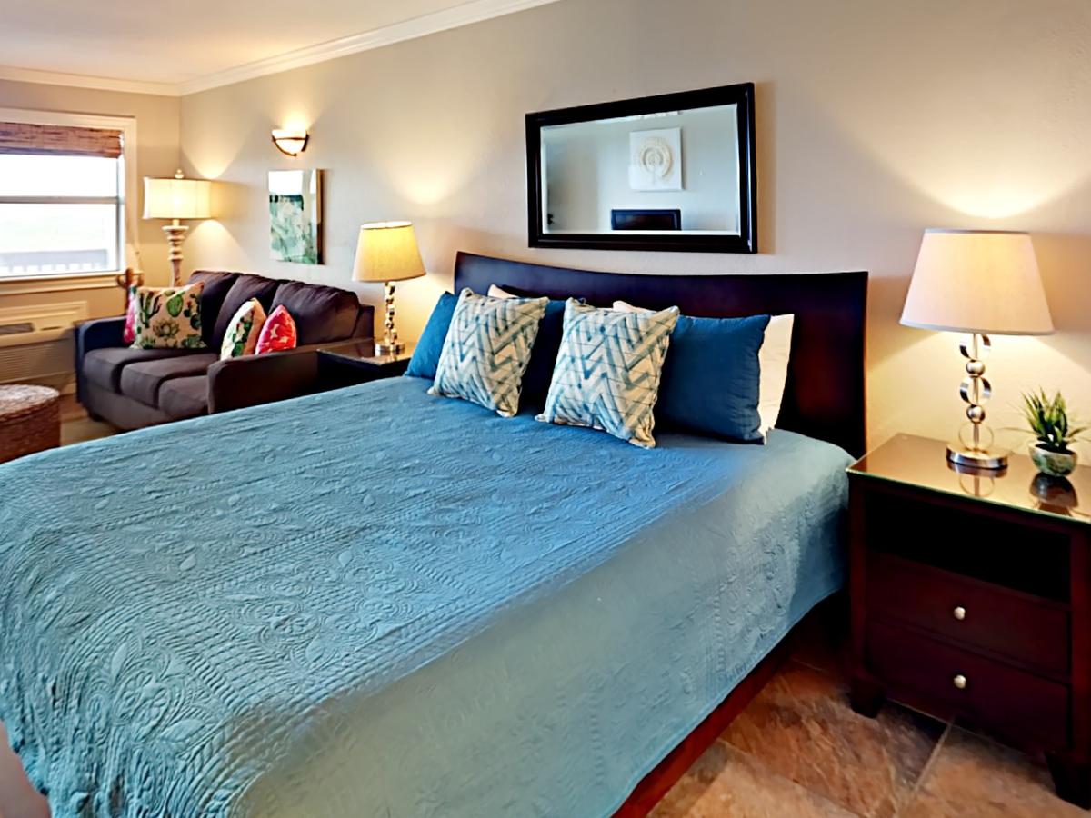 141 Sea Breeze - One Bedroom Condo - thumb 8