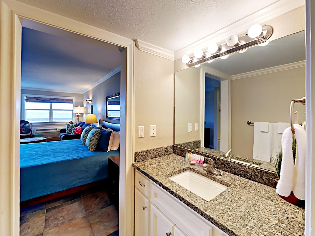 141 Sea Breeze - One Bedroom Condo - thumb 7