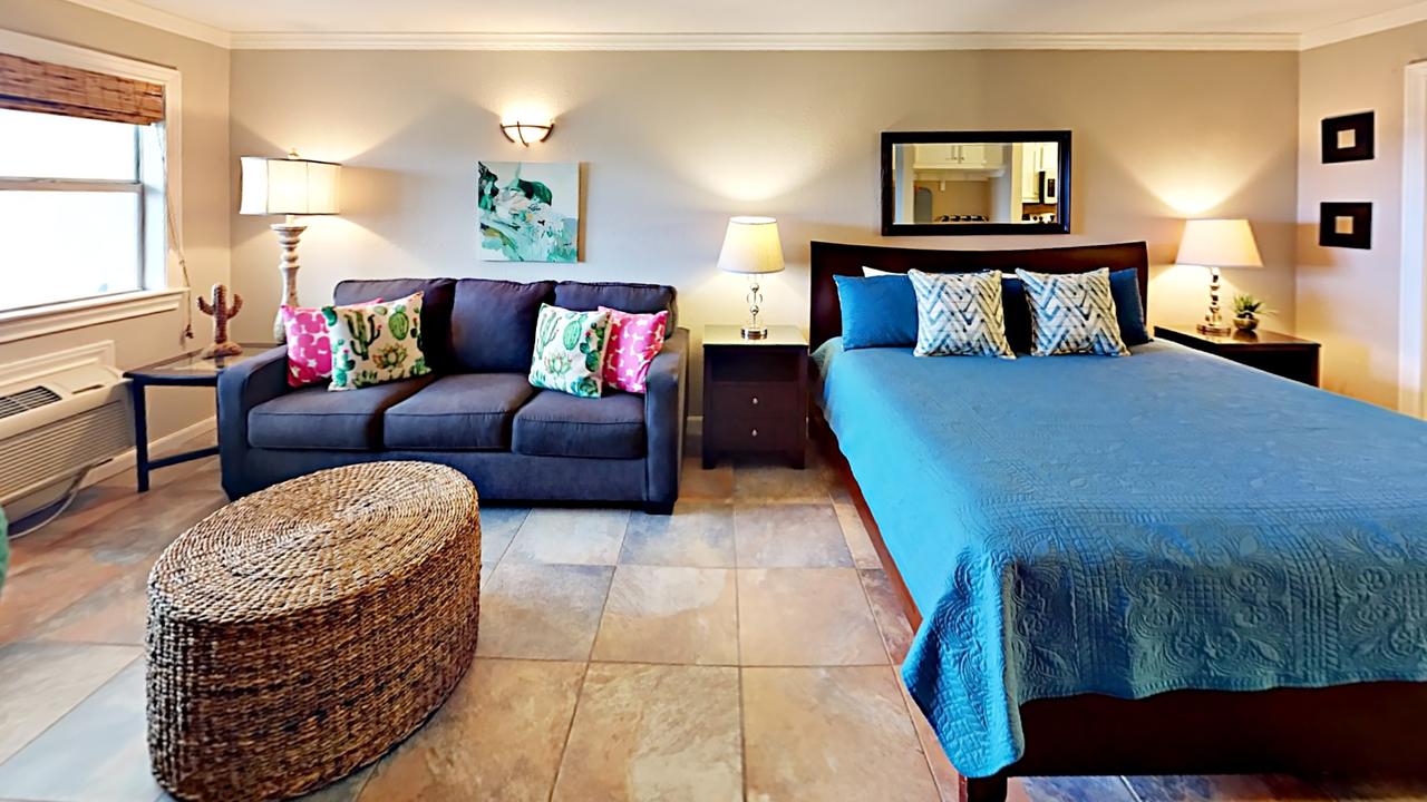 141 Sea Breeze - One Bedroom Condo - thumb 2