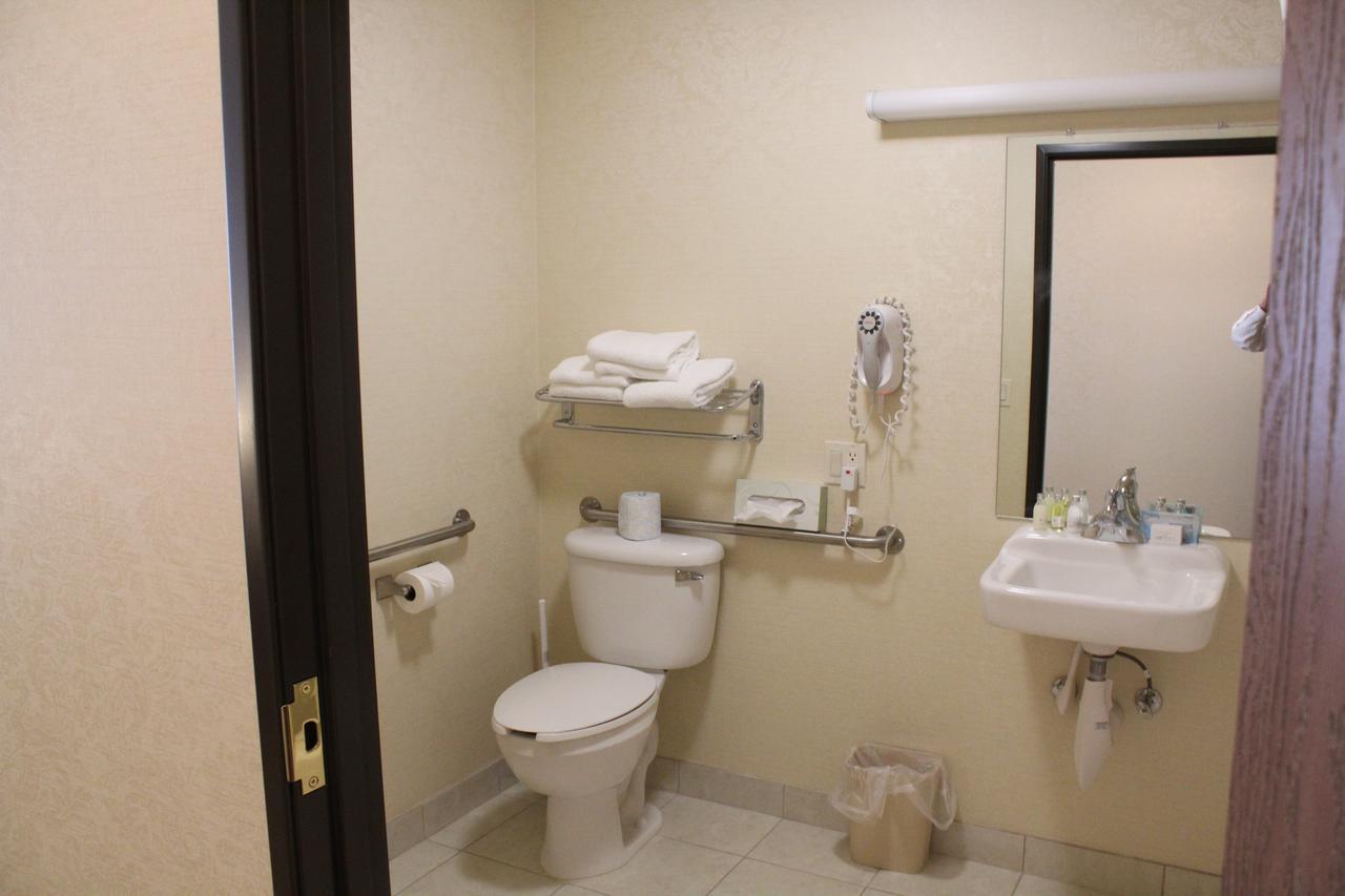 Silverland Inn & Suites - thumb 40