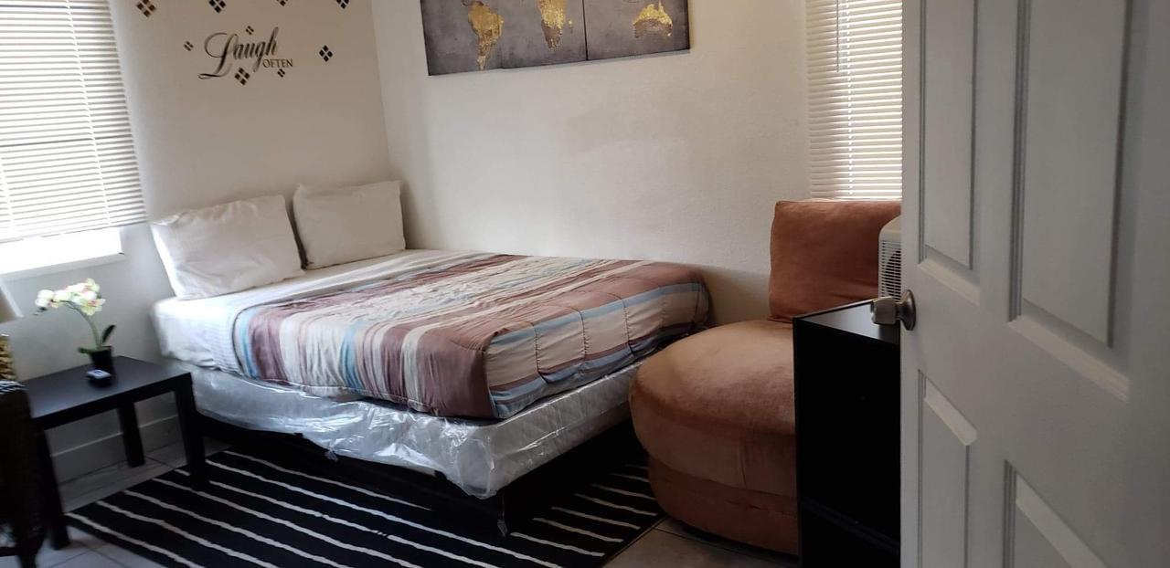 The Yellow Penthouse - thumb 4