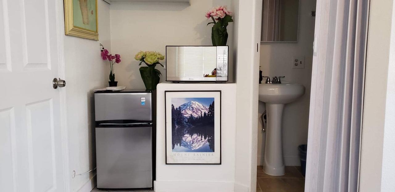 The Yellow Penthouse - thumb 5