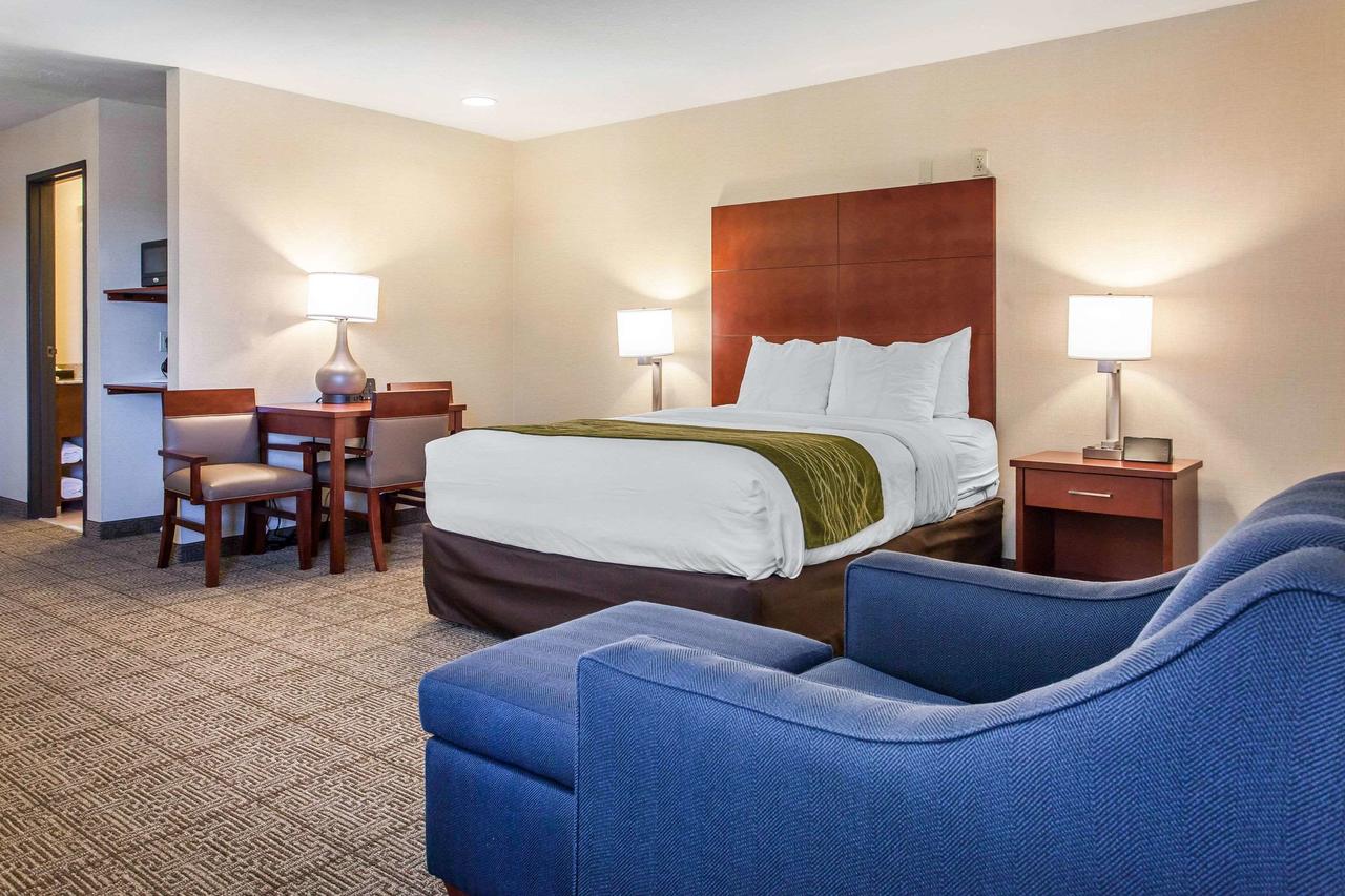 Comfort Inn & Suites Near Fallon Naval Air Station - thumb 1
