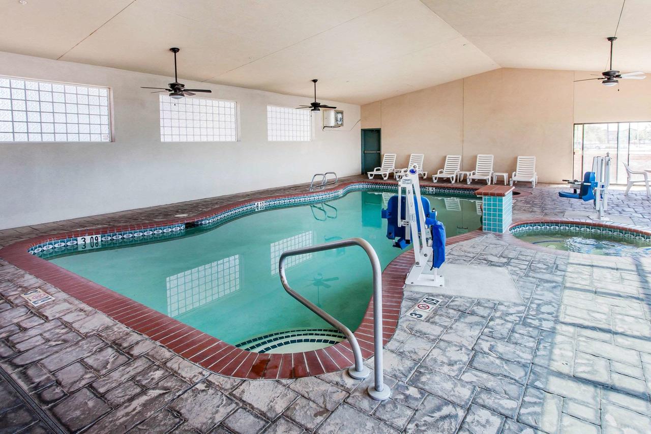 Comfort Inn & Suites Near Fallon Naval Air Station - thumb 4