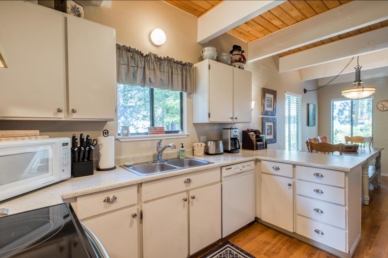 Fairway Park Cabin - thumb 10