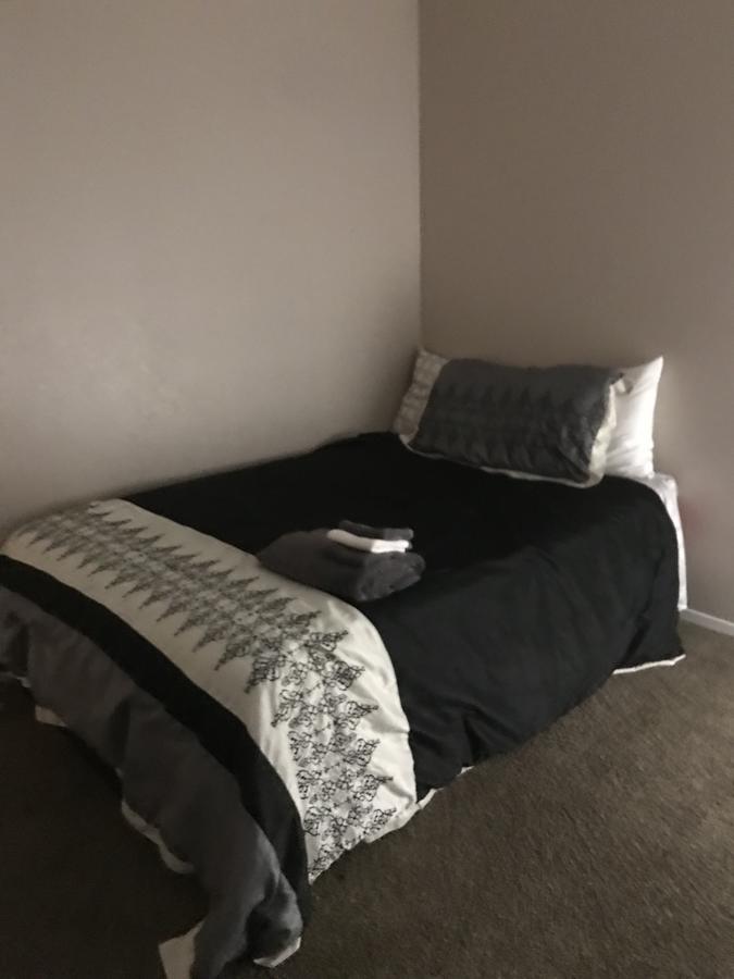 Lovely Suburban Home Away From Home - thumb 3