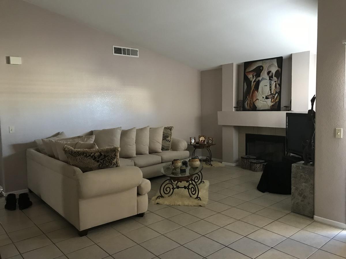Lovely Suburban Home Away From Home - thumb 1
