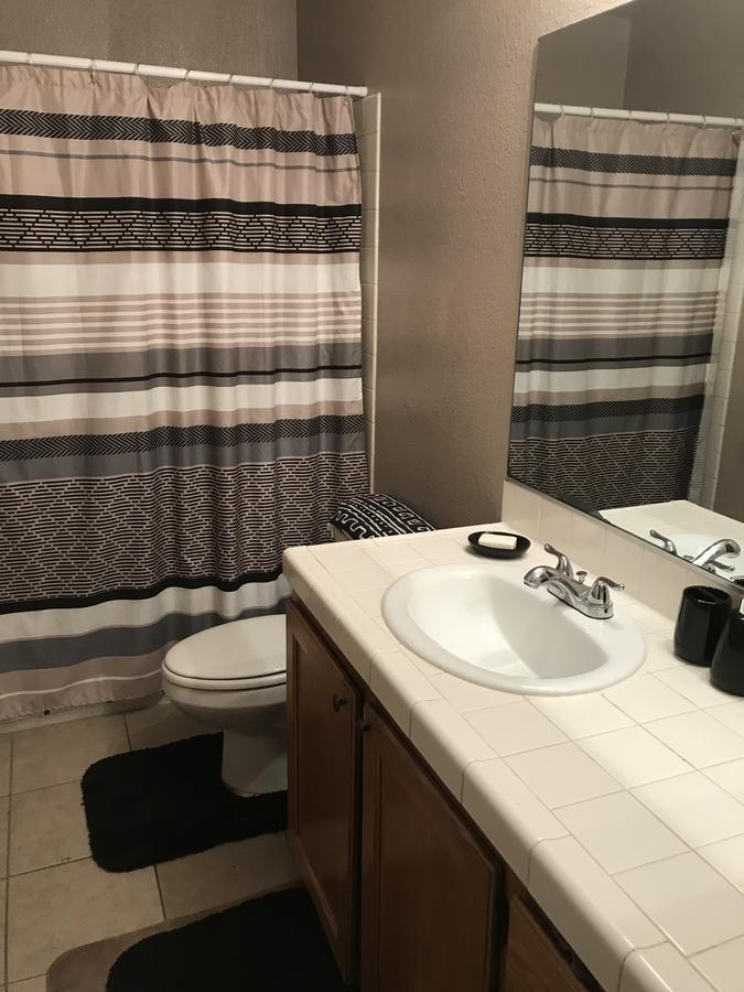 Lovely Suburban Home Away From Home - thumb 2