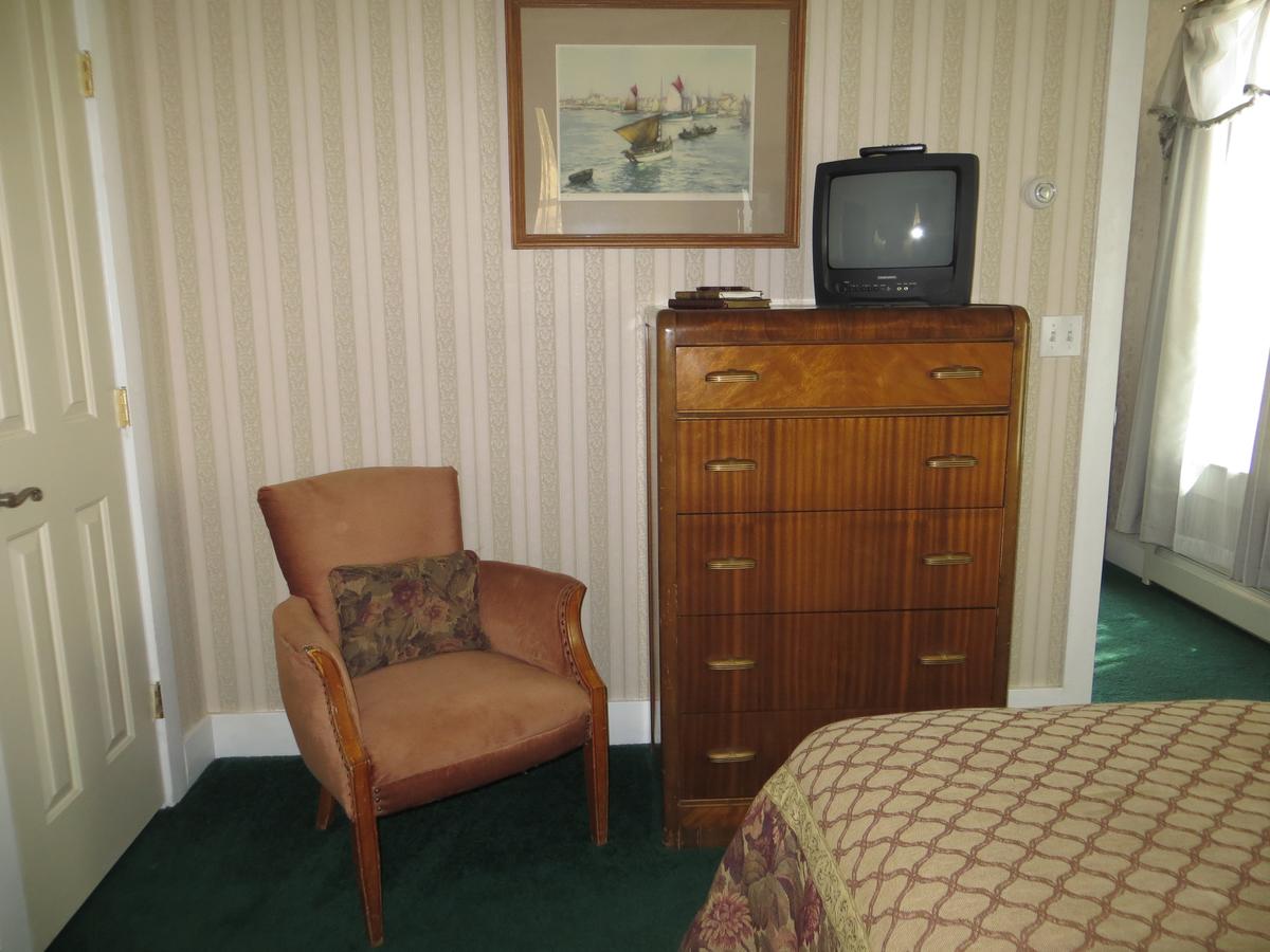 Edith Palmer's Country Inn, Historical Bed & Breakfast - thumb 11
