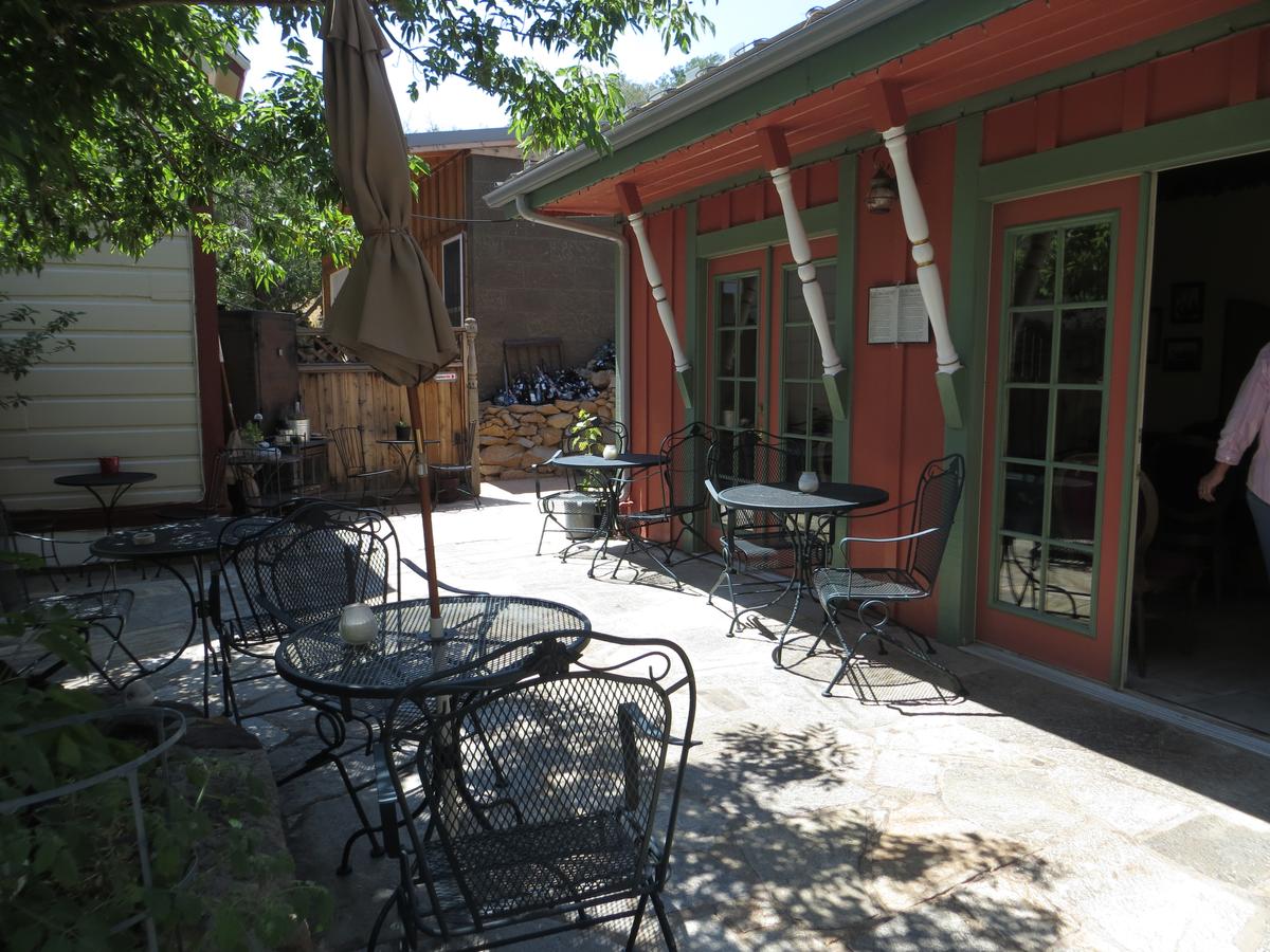 Edith Palmer's Country Inn, Historical Bed & Breakfast - thumb 28