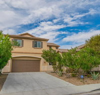 Beautiful Retreat - Darby Home - 5 Bedroom Home with Pool - Accommodation Los Angeles