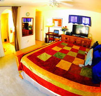 Master Bedroom SuitePrivate Bath - Accommodation Los Angeles