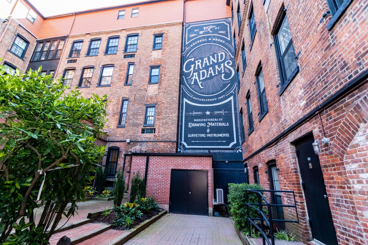 Modern 2 BR Duplex With Easy Access To Manhattan - thumb 16