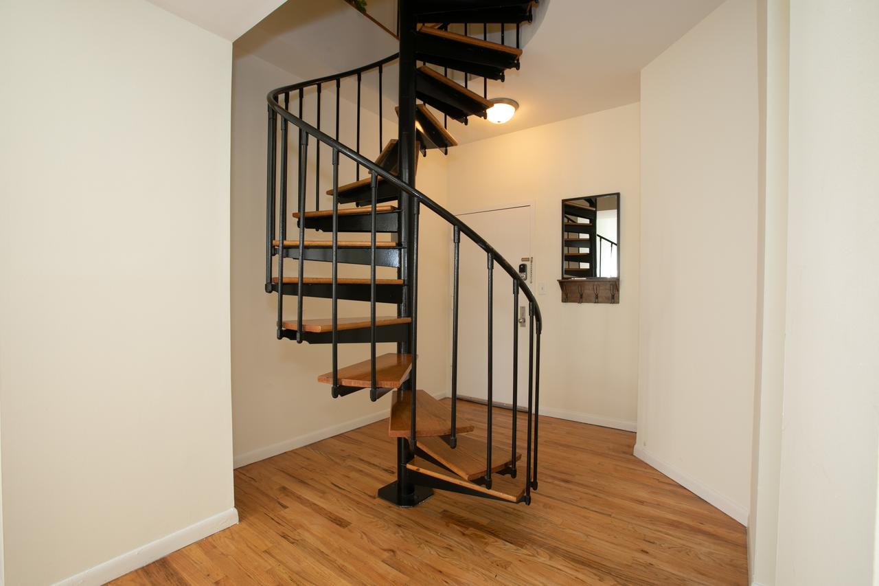 Modern 2 BR Duplex With Easy Access To Manhattan - thumb 9