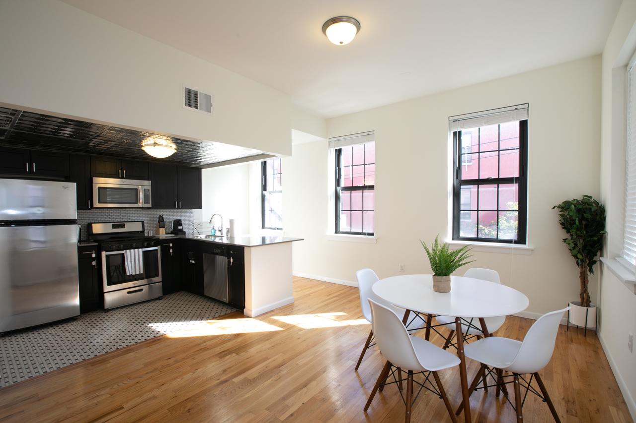 Modern 2 BR Duplex With Easy Access To Manhattan - thumb 1