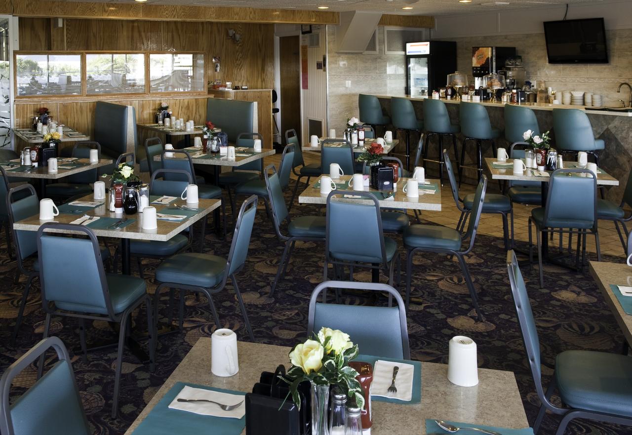 Adventurer Oceanfront Inn - thumb 21