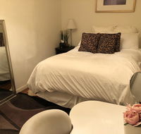 1 Queen Room in a 3 bedrooms 1 bathroom house- 10 mins to Times Square - Accommodation Los Angeles